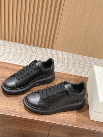 UA Ale*d*r M*Q*en Oversized