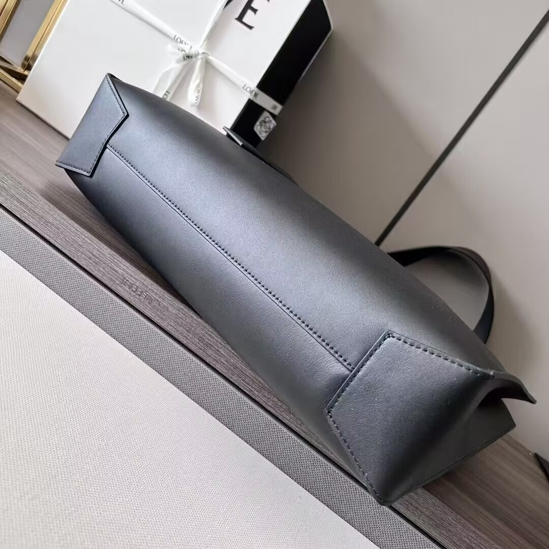 L0ew* Buckle Horizontal Tote in classic calfskin 38.7×9.2×32.9cm