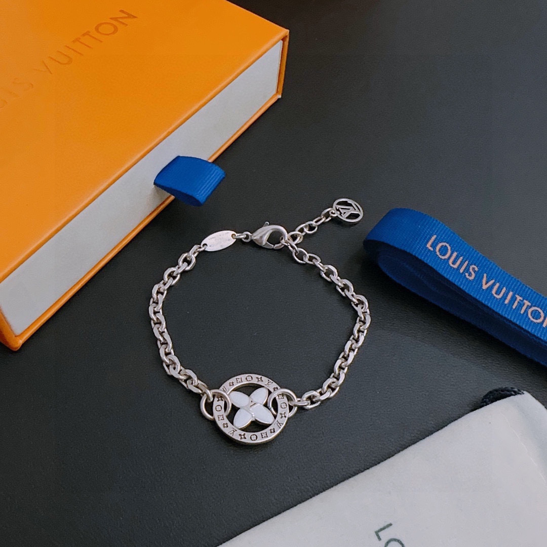 L0*is V*t0n Bracelet