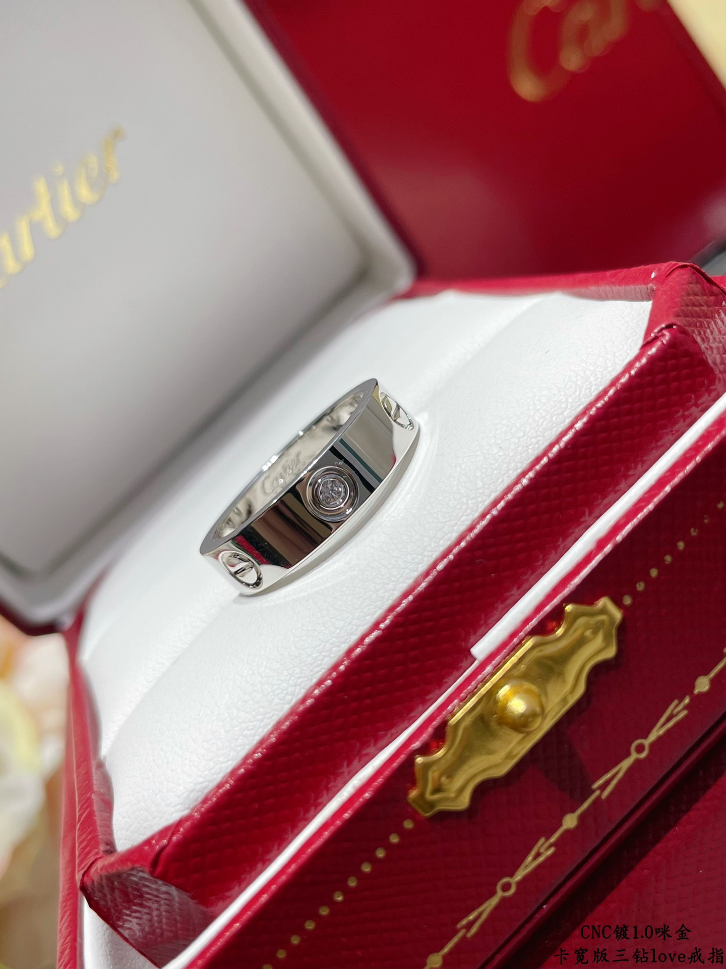 Ca*t*er Wide version three-diamond LOVE Ring