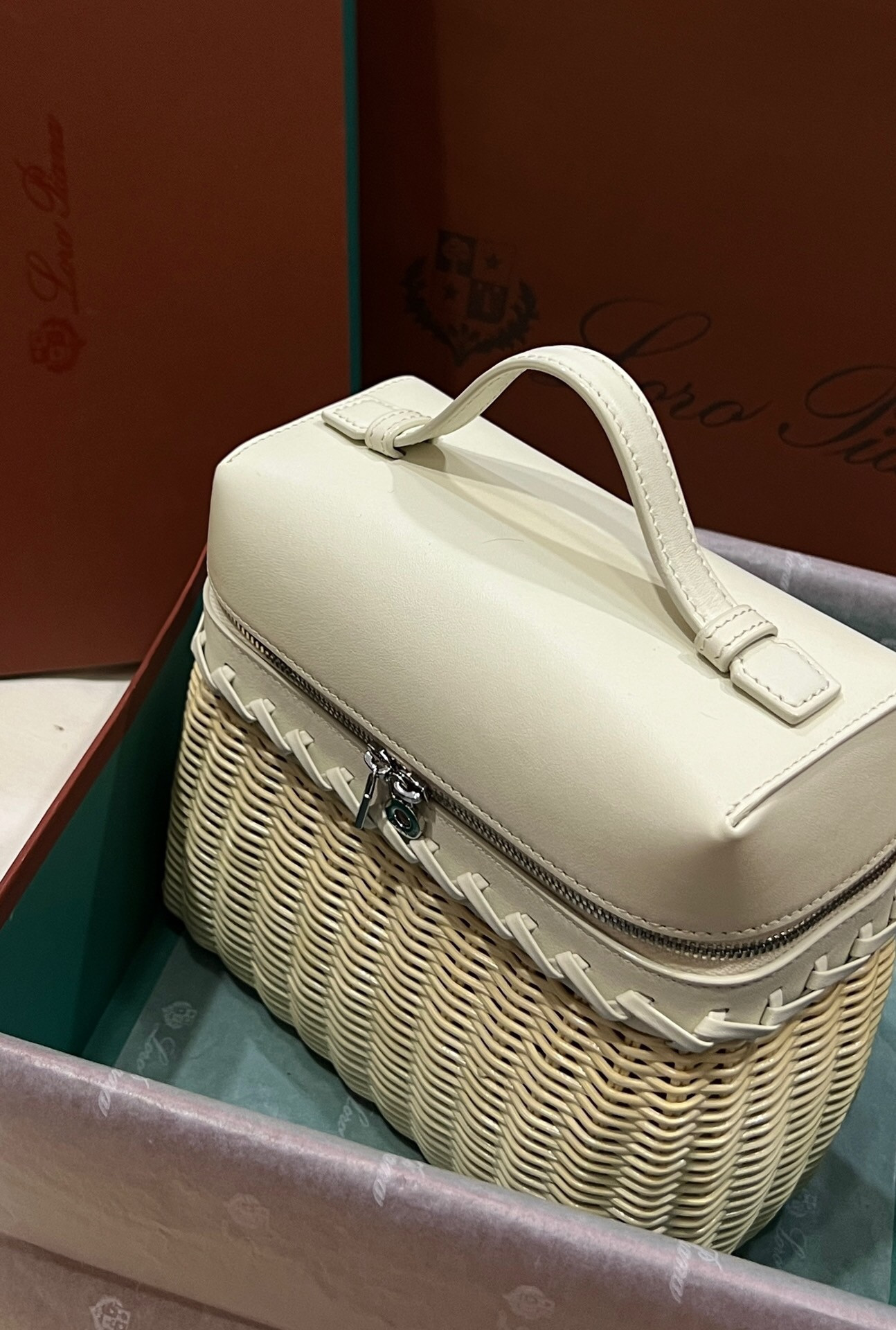 L**o p*ana Extra Pocket L19 Wicker Bag 17.5x21x10cm