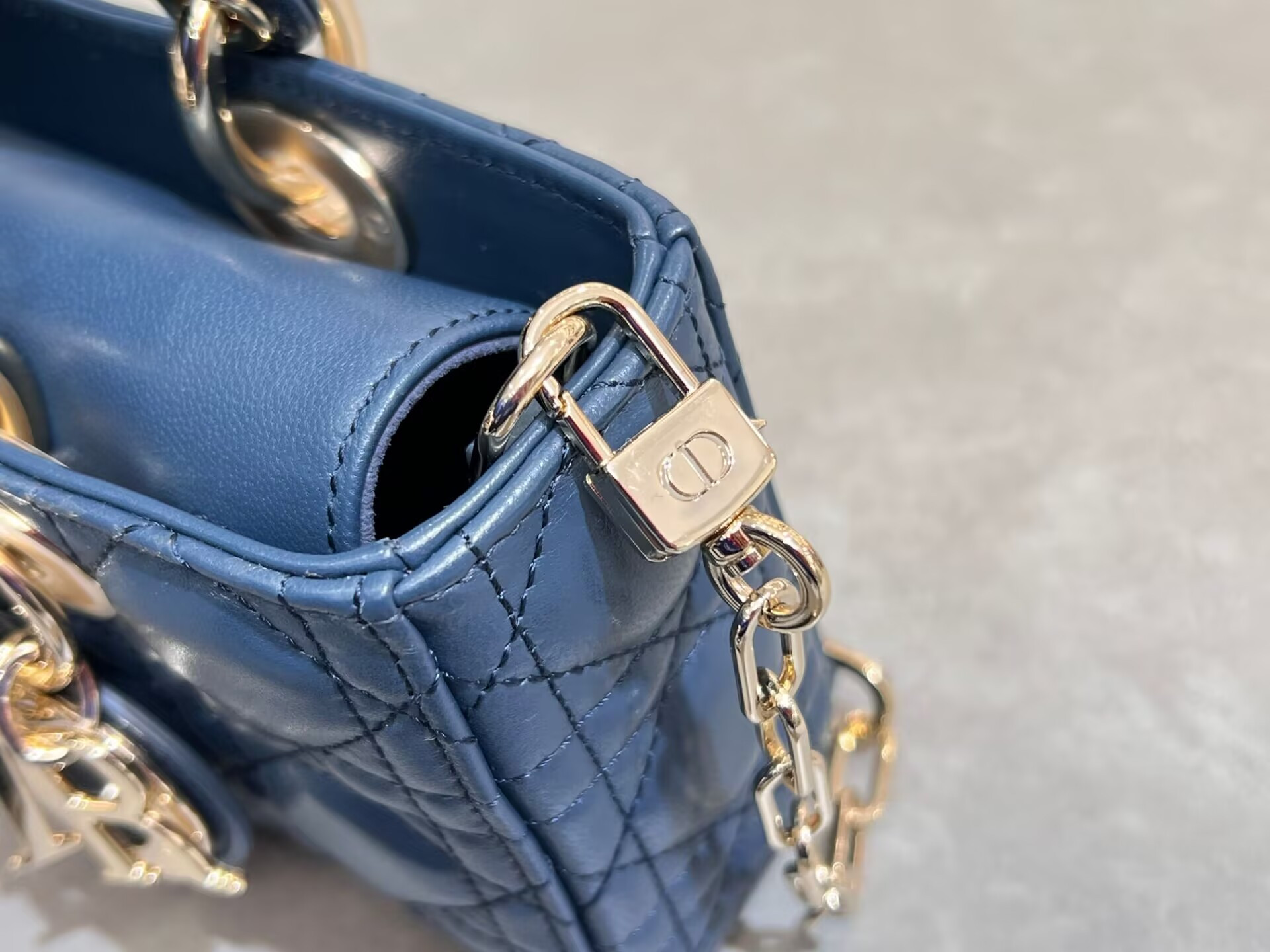 D*0r SAMLL D-JOY BAG 22.5 x 6 x 11.5CM