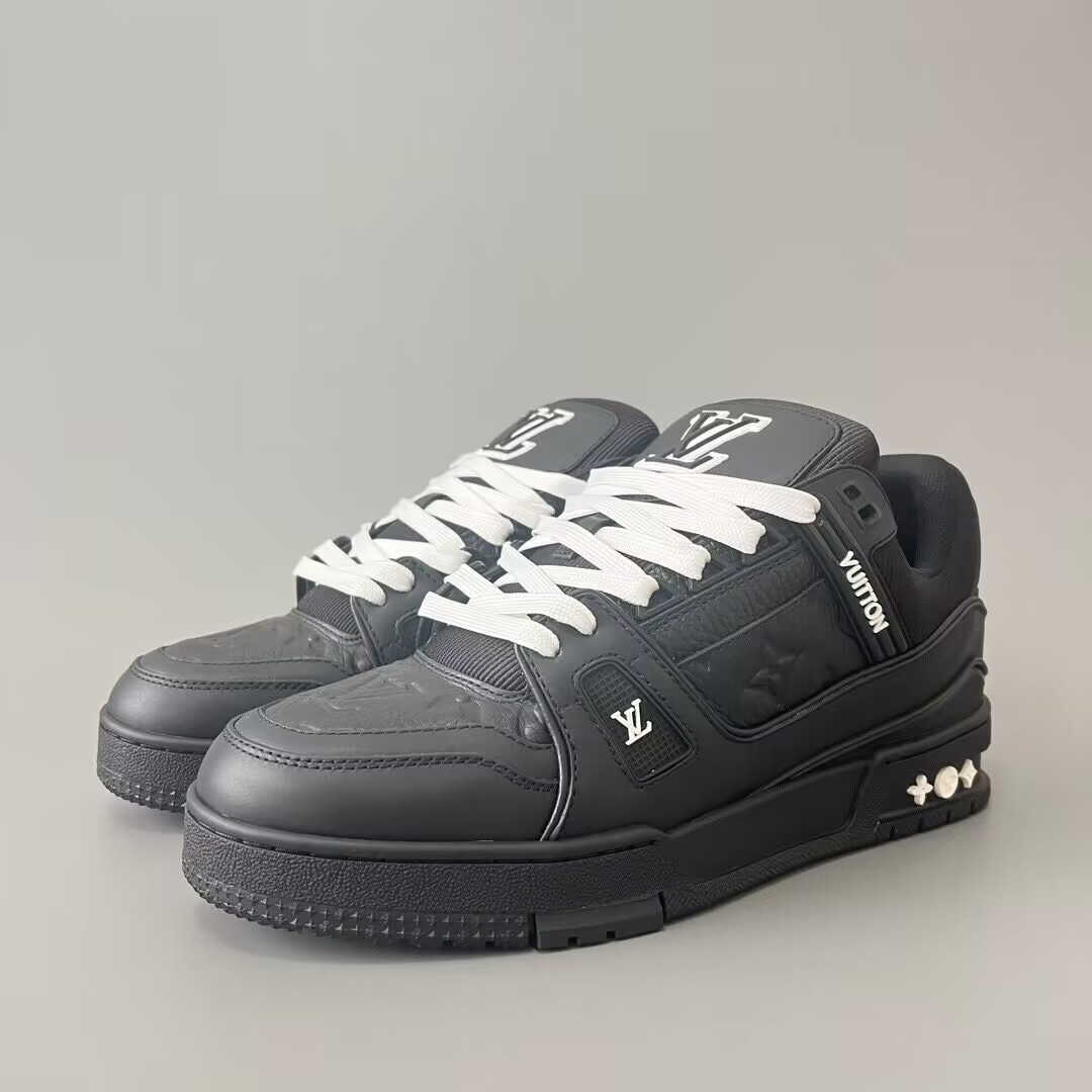 UA L0*is V*t0n LV Trainer Black