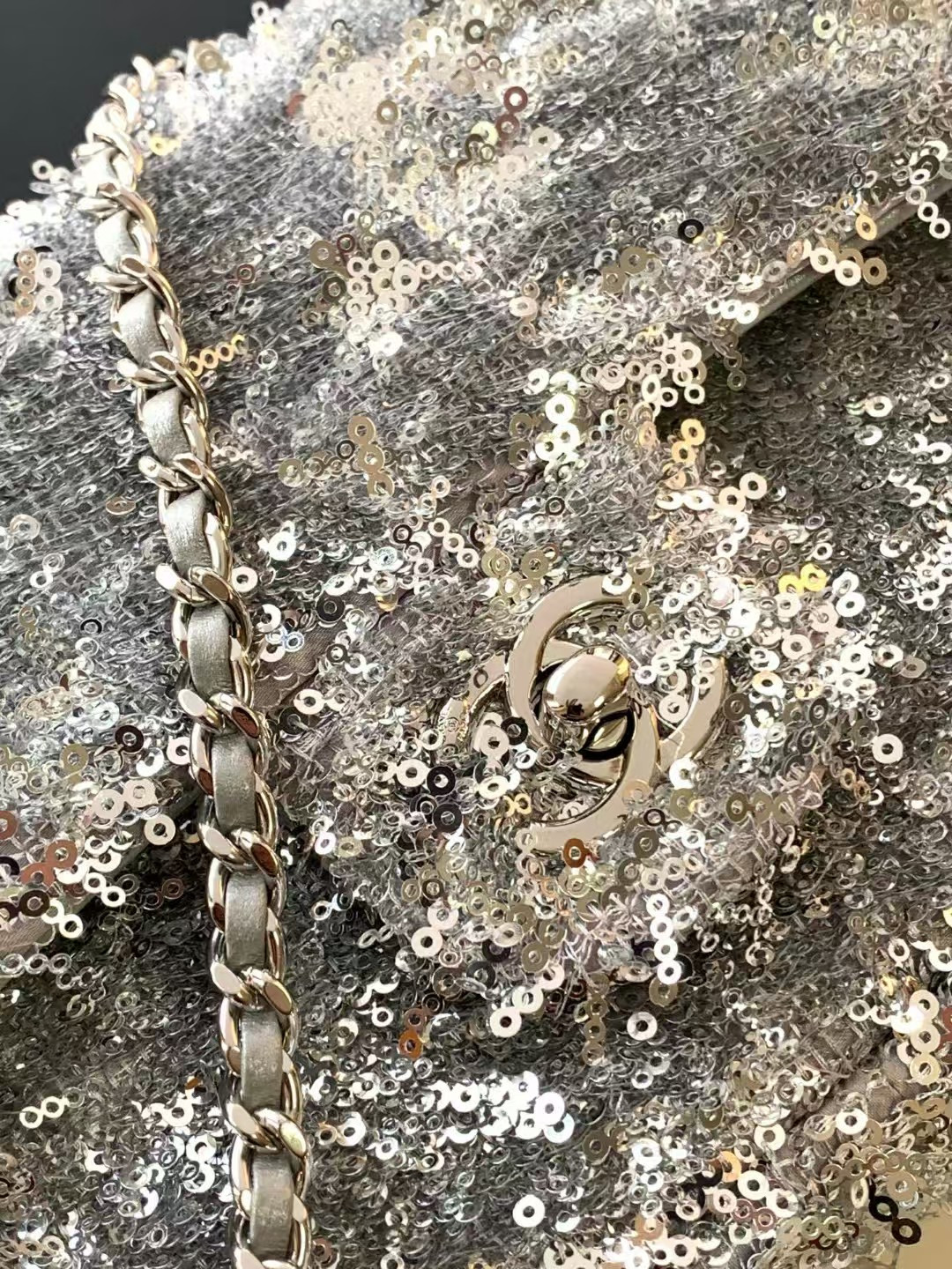 Ch*el CRUISE 25C FLAP BAG 14x21x8cm