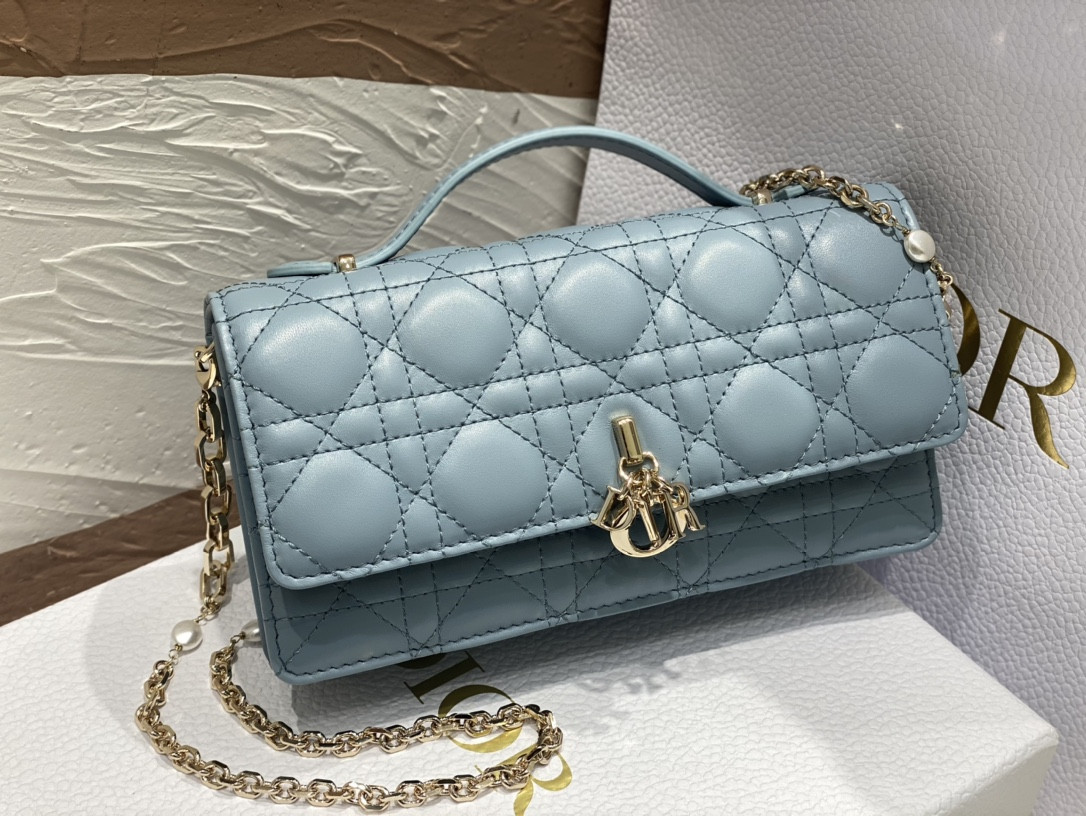 MISS D*0r MINI BAG Cloud Blue Cannage Lambskin S0980ONMJ_M81B 21 x 11.5 x 4.5 cm