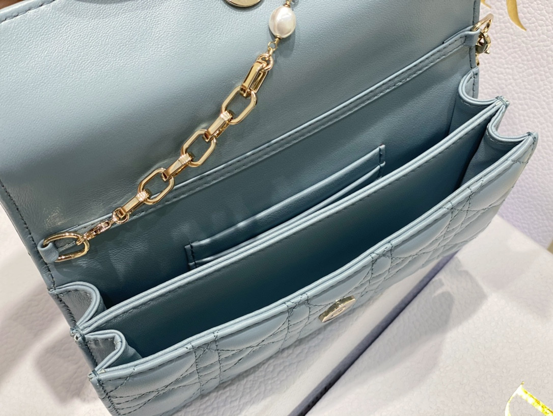 MISS D*0r MINI BAG Cloud Blue Cannage Lambskin S0980ONMJ_M81B 21 x 11.5 x 4.5 cm