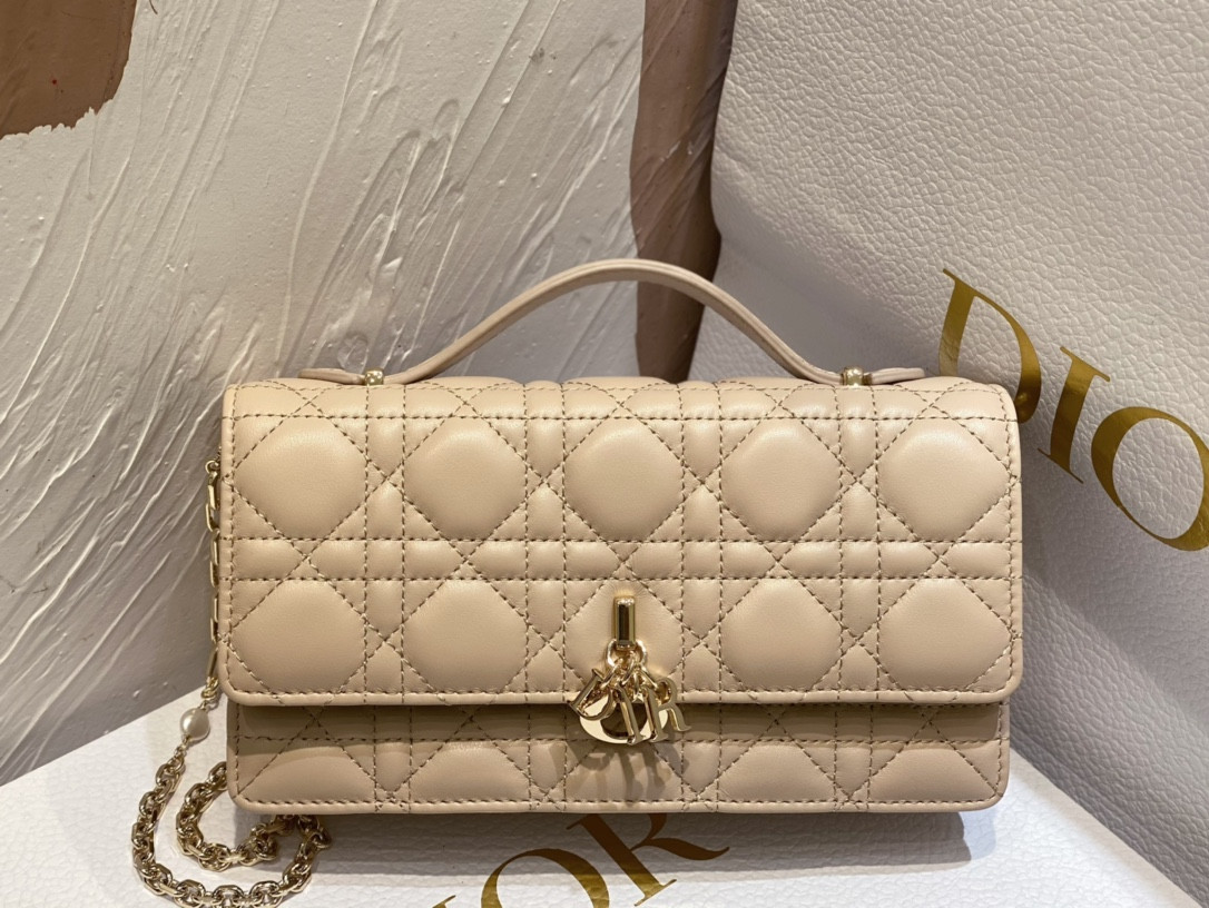 MISS D*0r Mini Handbag Beige Cannage Woven Pattern Lambskin S0980ONMJ-M116 21 x 11.5 x 4.5 cm