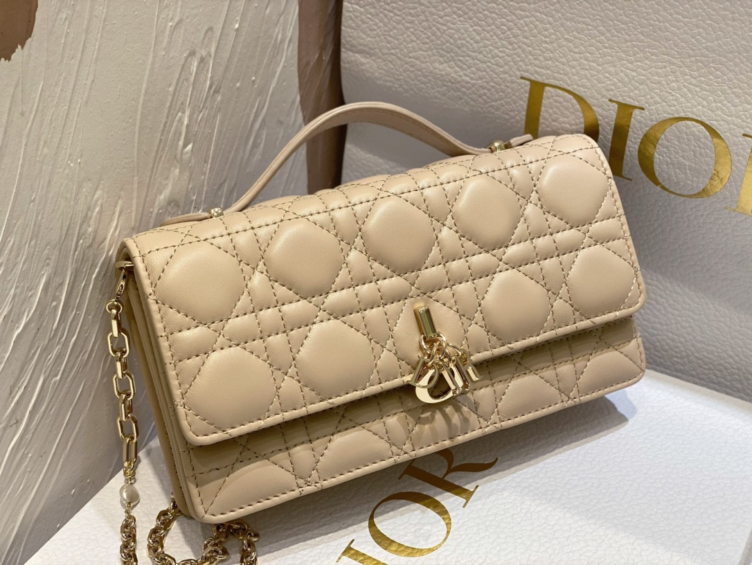 MISS D*0r Mini Handbag Beige Cannage Woven Pattern Lambskin S0980ONMJ-M116 21 x 11.5 x 4.5 cm