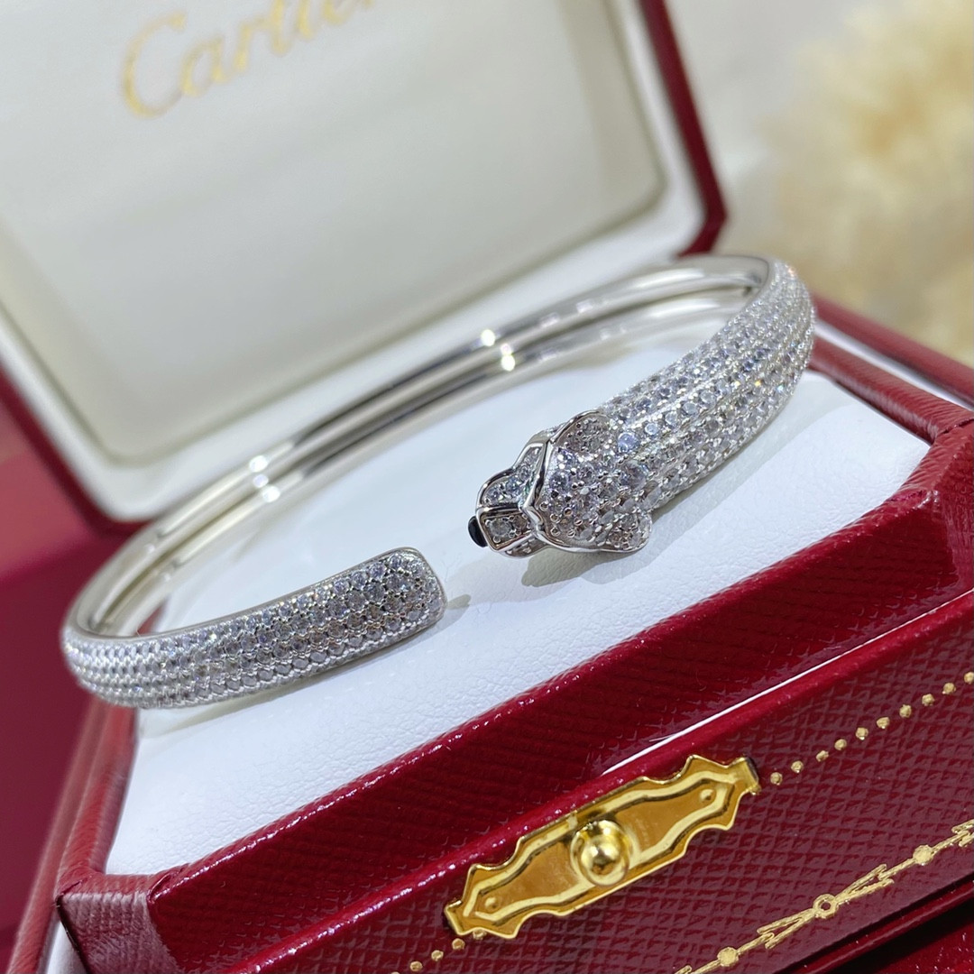 Ca*t*er Hand-set diamond thin half diamond leopard Bracelet
