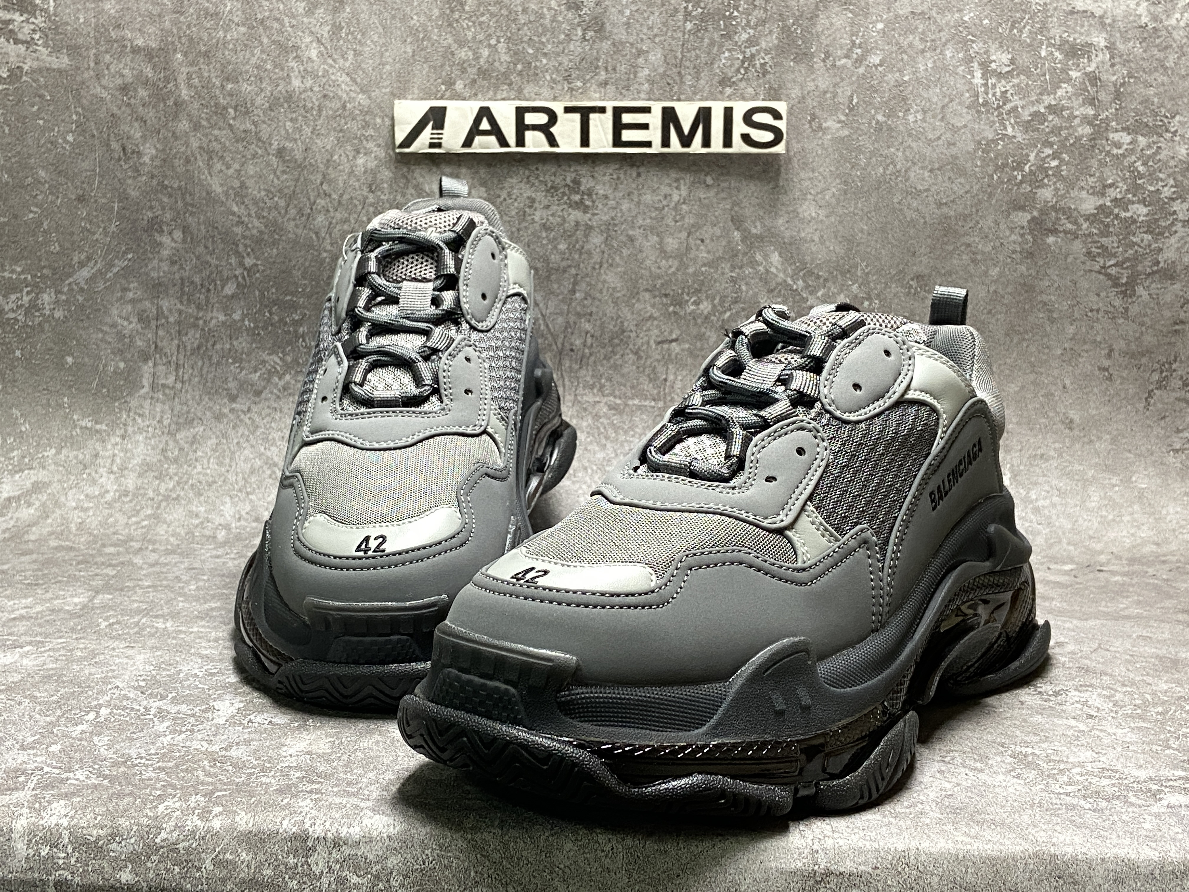 Balenciga Triple S Grey