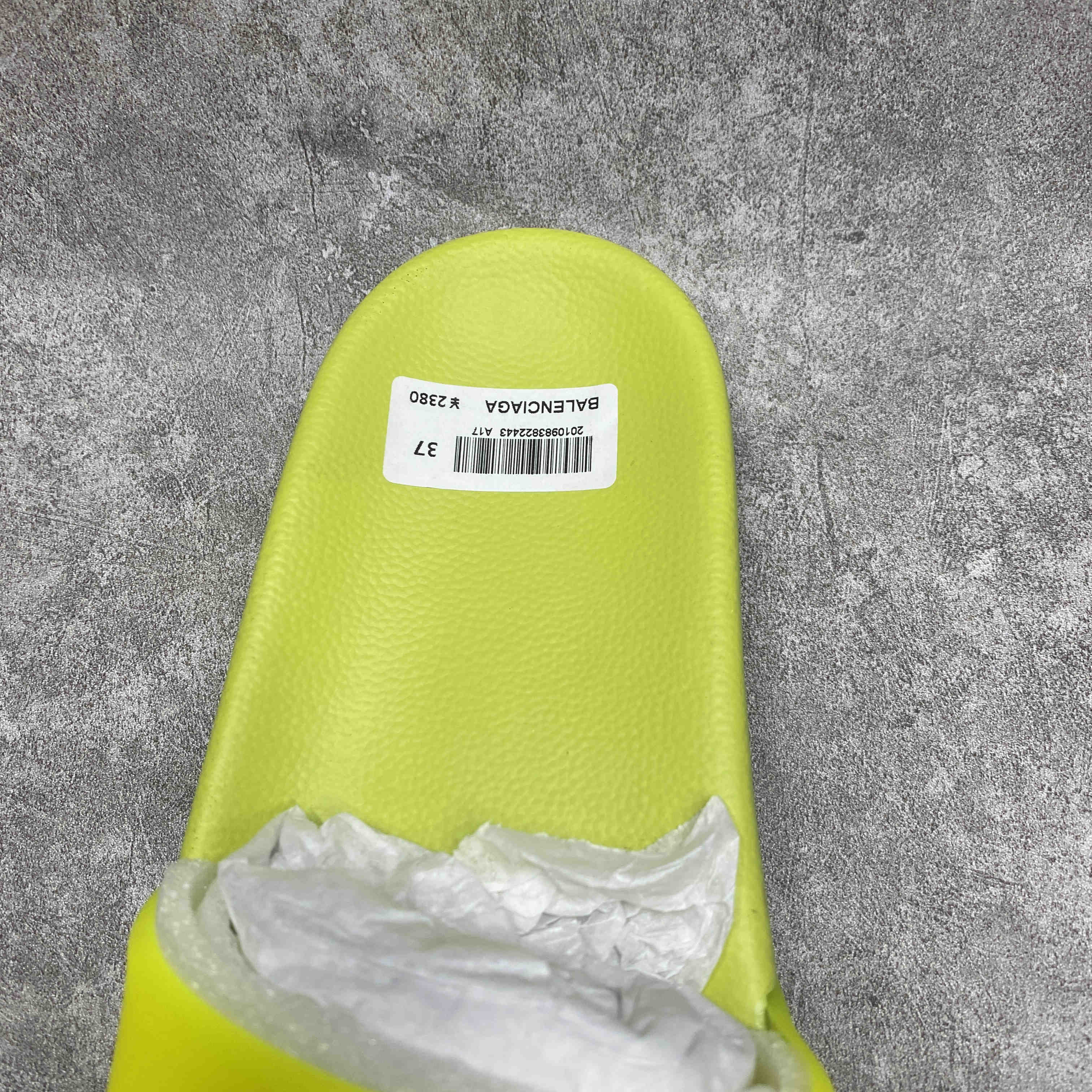 Ba*len*cia*ga Pool Slide Lime