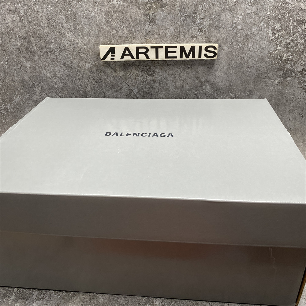 UA Ba*len*cia*ga Defender Graffiti