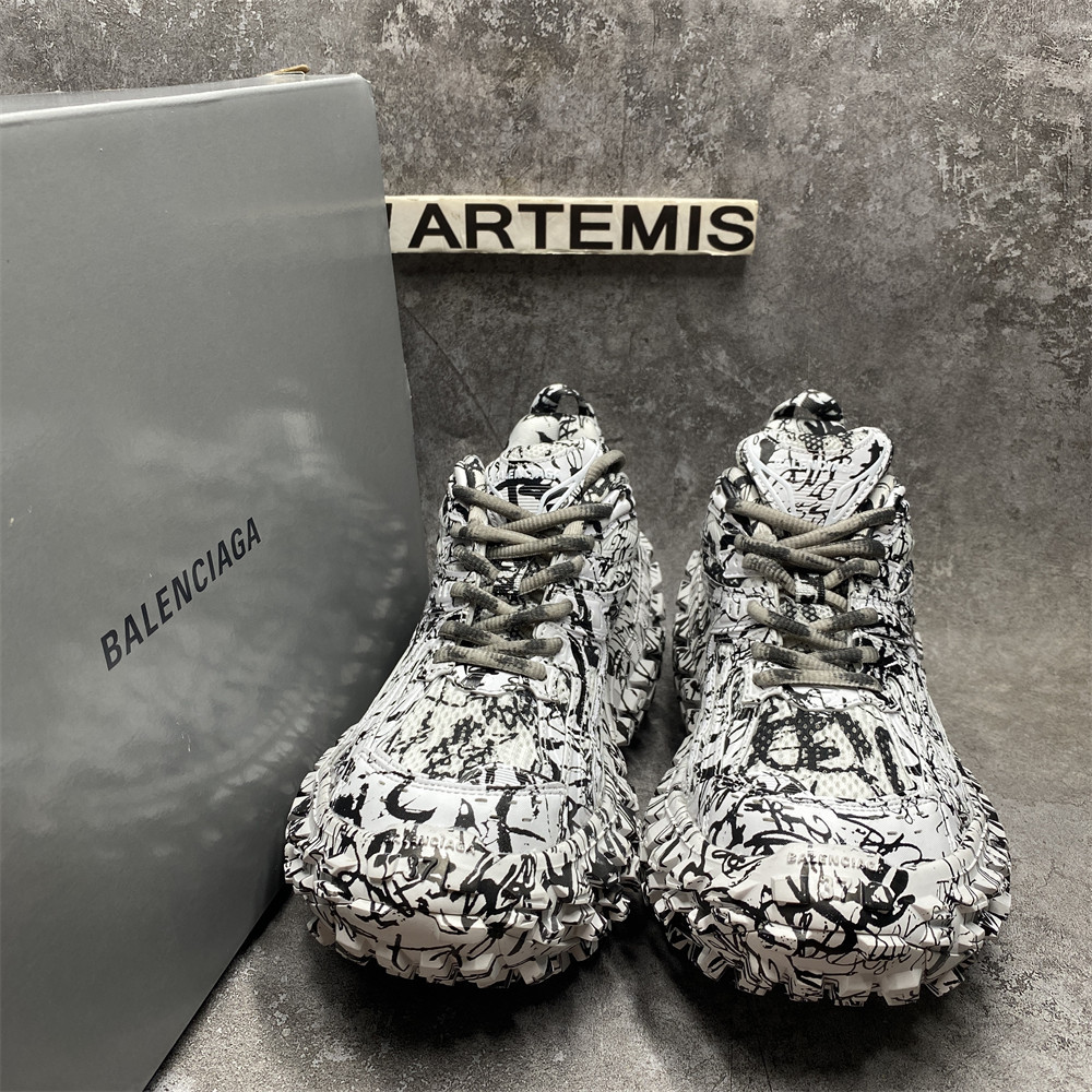 UA Ba*len*cia*ga Defender Graffiti