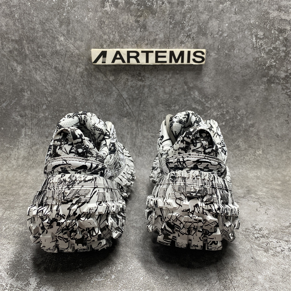 UA Ba*len*cia*ga Defender Graffiti