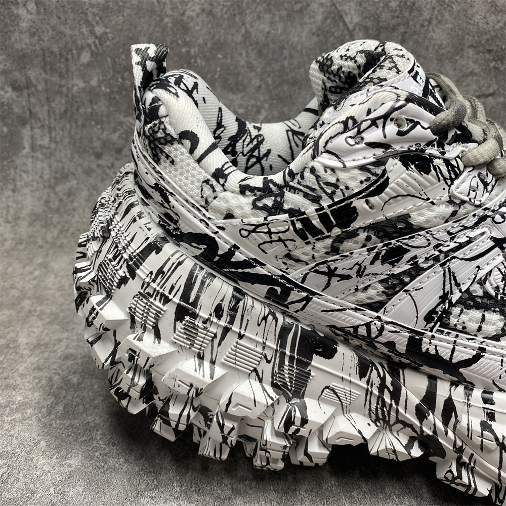 UA Ba*len*cia*ga Defender Graffiti