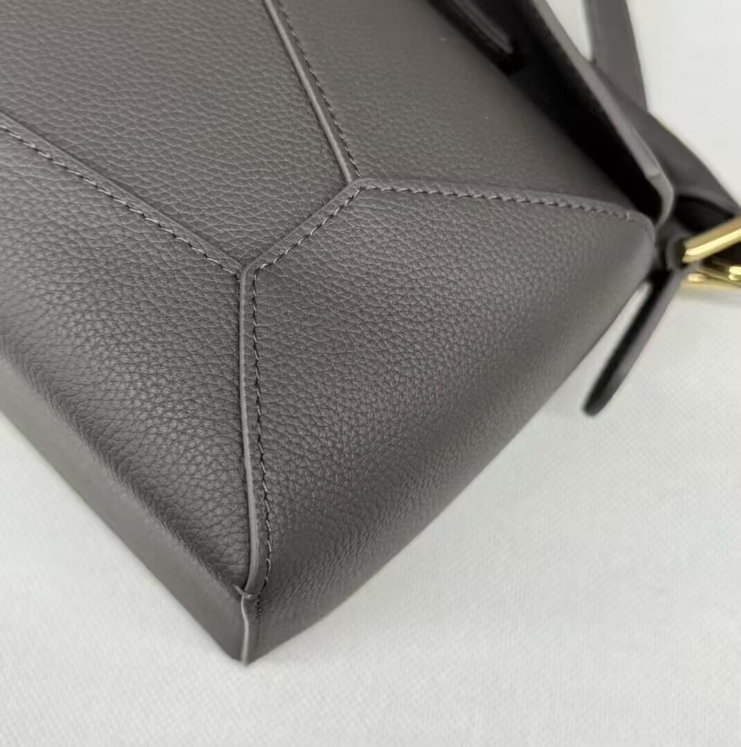 L0ew* Small Puzzle bag in classic calfskin 24x10.5x16.5cm