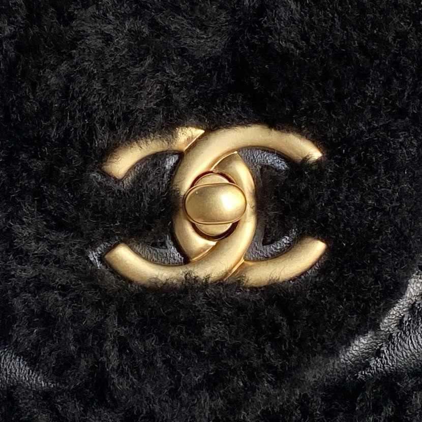 Ch*el Flap Bag 16 × 23.5 × 7.5 cm