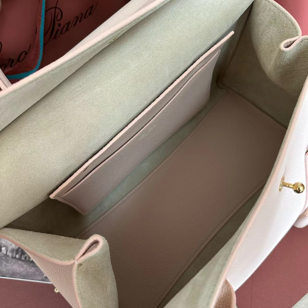 L**o p*ana Loom Bag L32 Grained Calfskin 33 x 23 x 18 cm