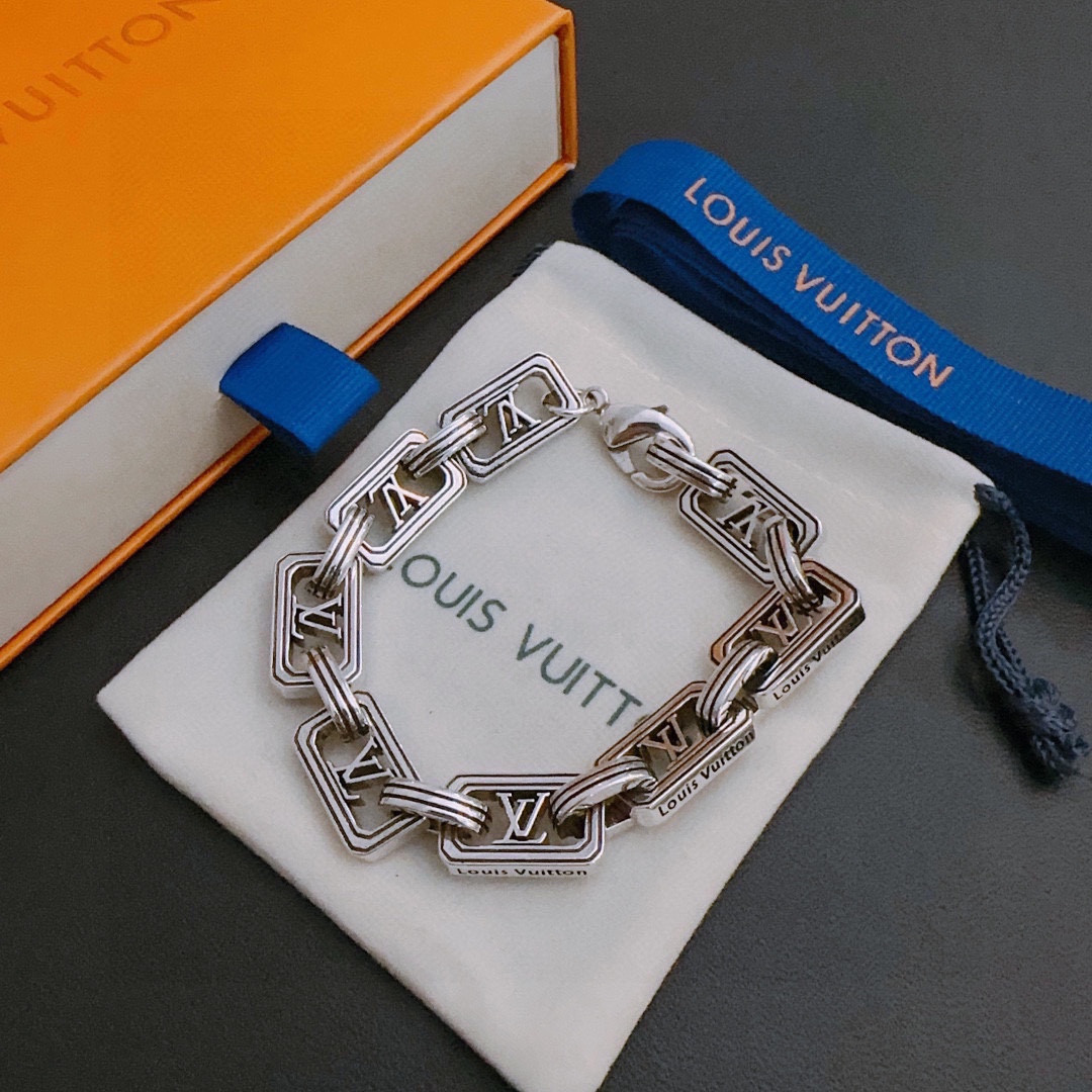 L0*is V*t0n Bracelet