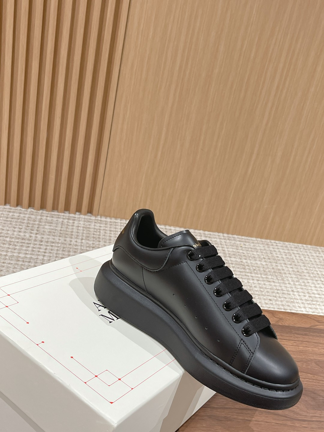 UA Ale*d*r M*Q*en Oversized