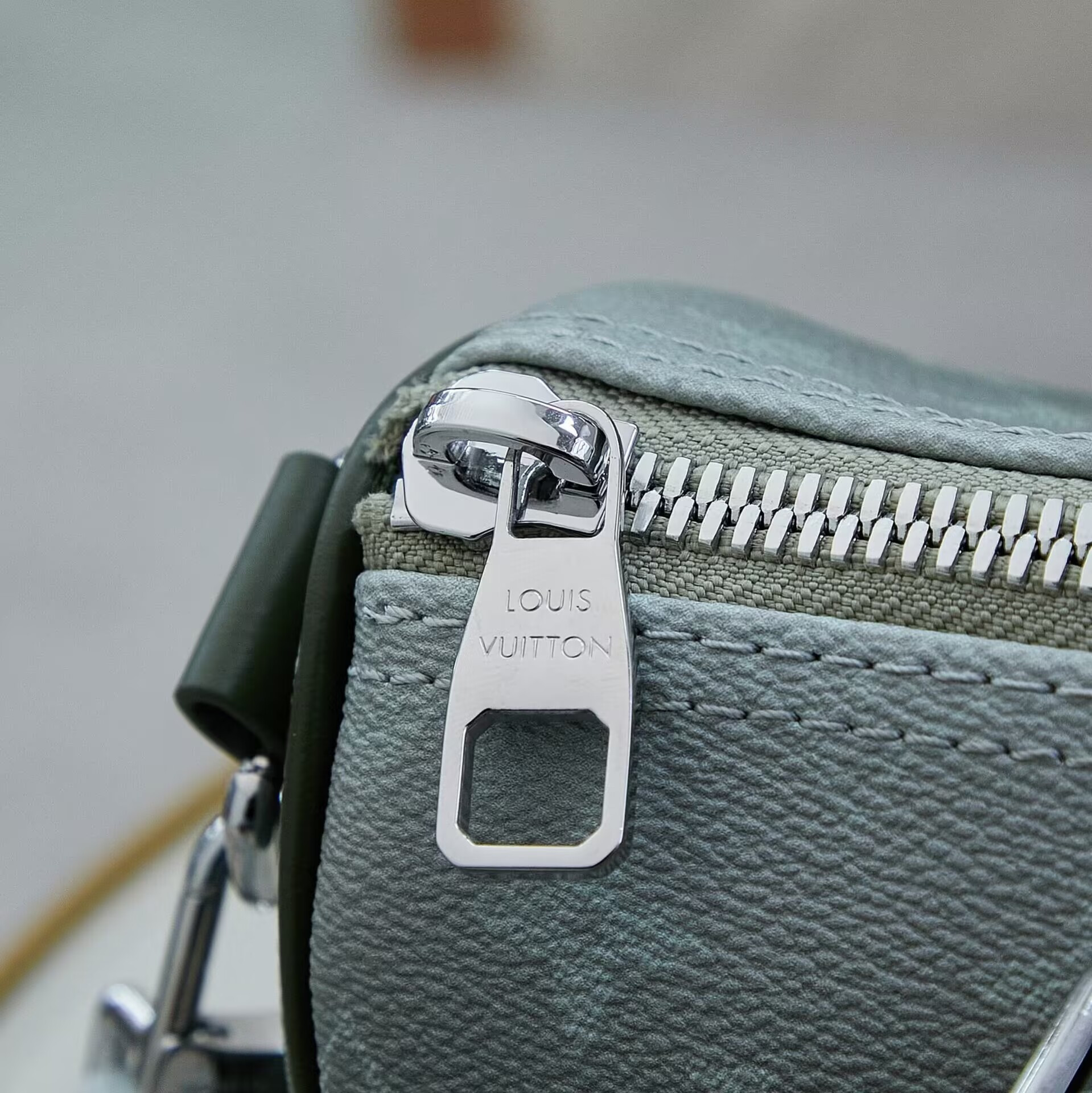 LV Keepall Bandoulière 25 M11591 25x15x11cm