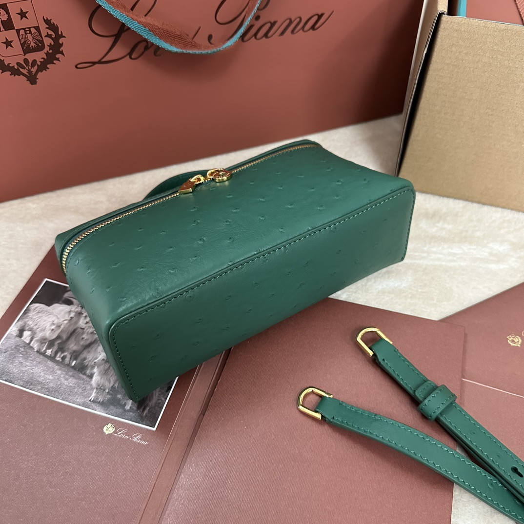 L**o p*ana Extra Pocket L19 Ostrich-grained Leather 11x19x6.5cm