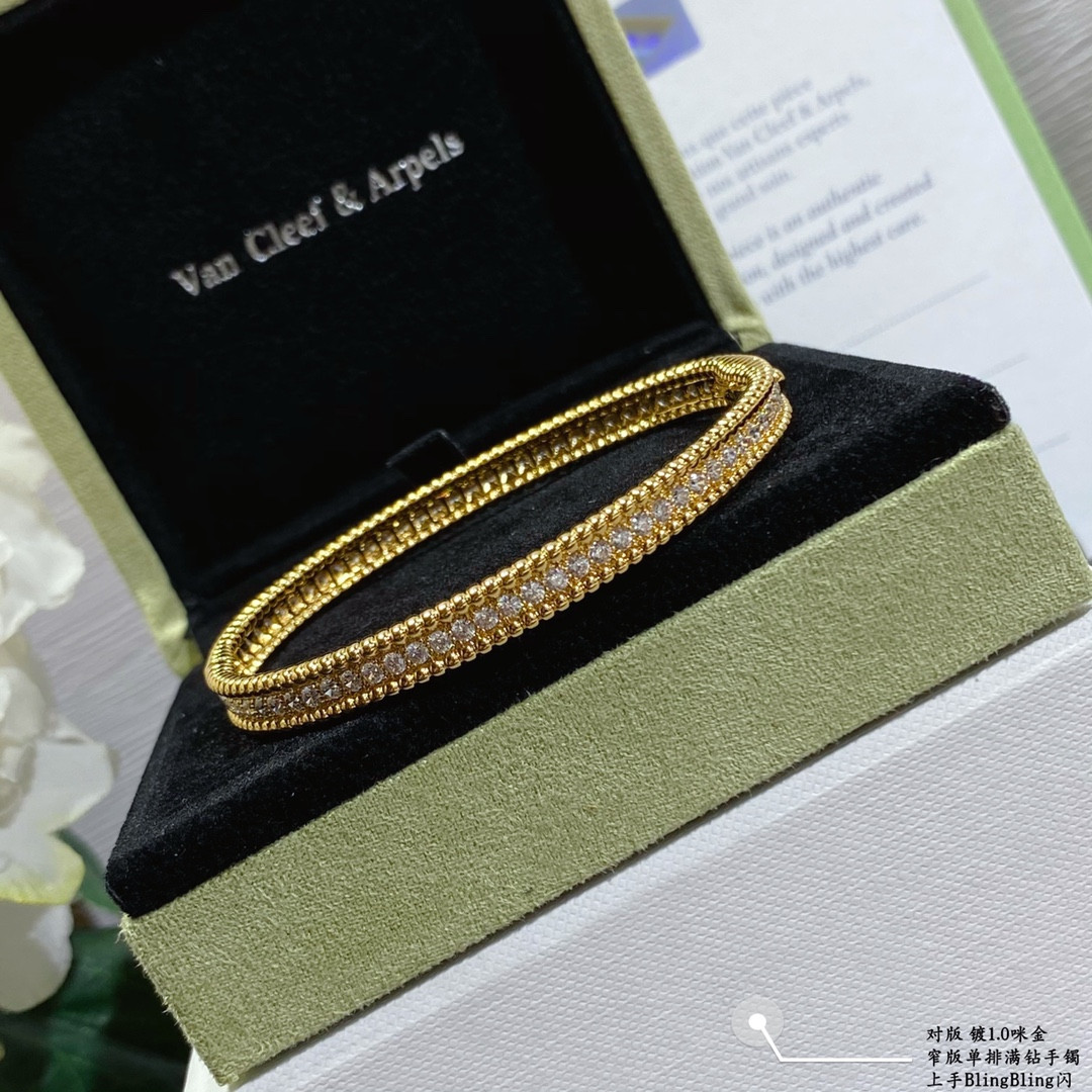 V*N CL*F & Arpels narrow single row full diamond bracelet