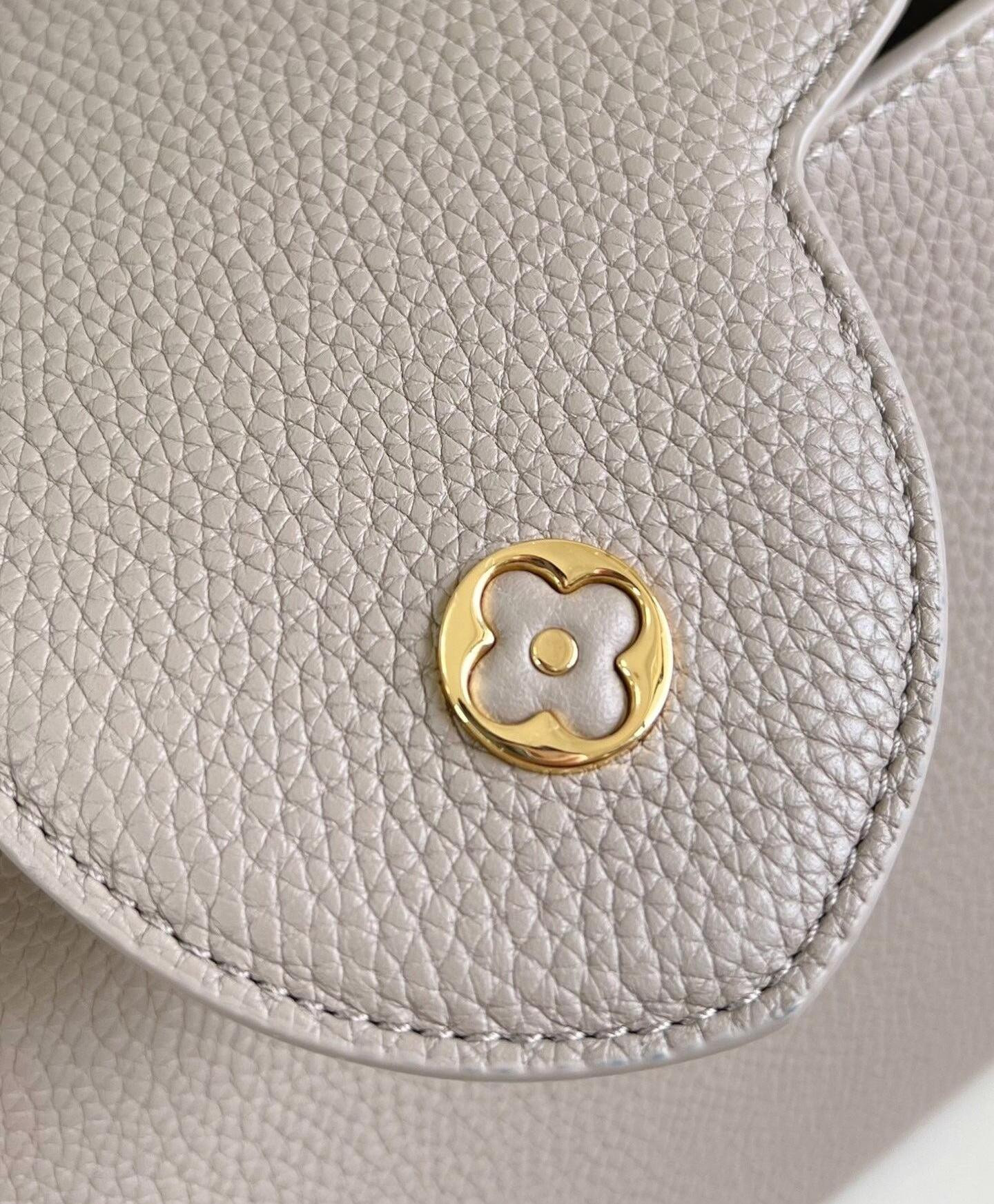 LV Capucines MM M12935 31x20x11cm