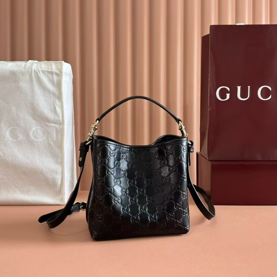 G*u*i GG Emblem Small Bucket Bag 19x18x11cm