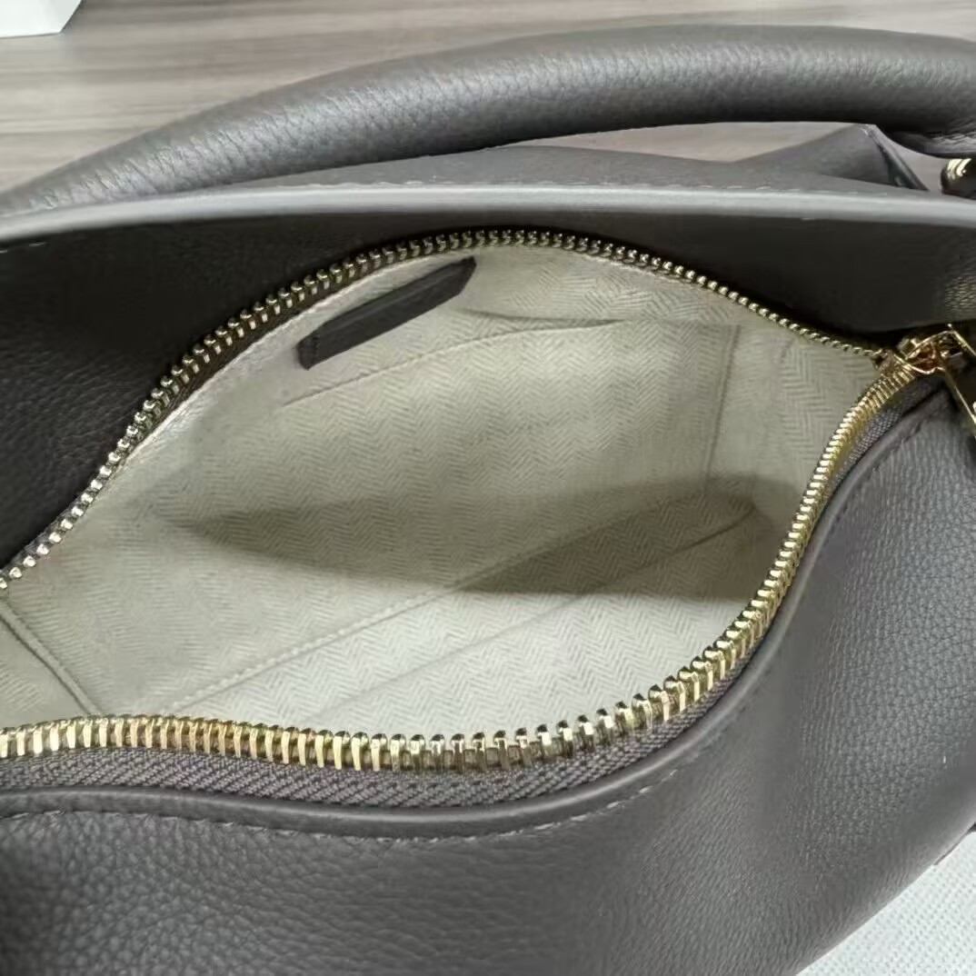 L0ew* Small Puzzle bag in classic calfskin 24x10.5x16.5cm