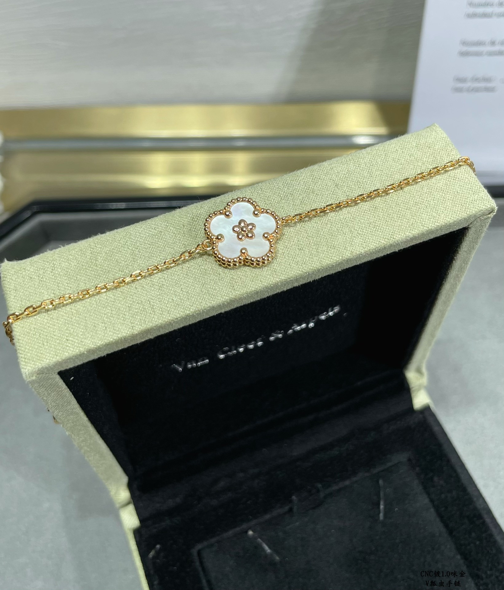 V*N CL*F & Arpels plum blossom bracelet