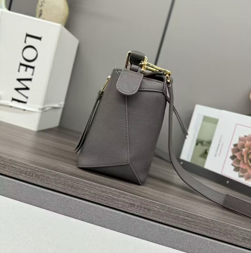 L0ew* Small Puzzle bag in classic calfskin 24x10.5x16.5cm