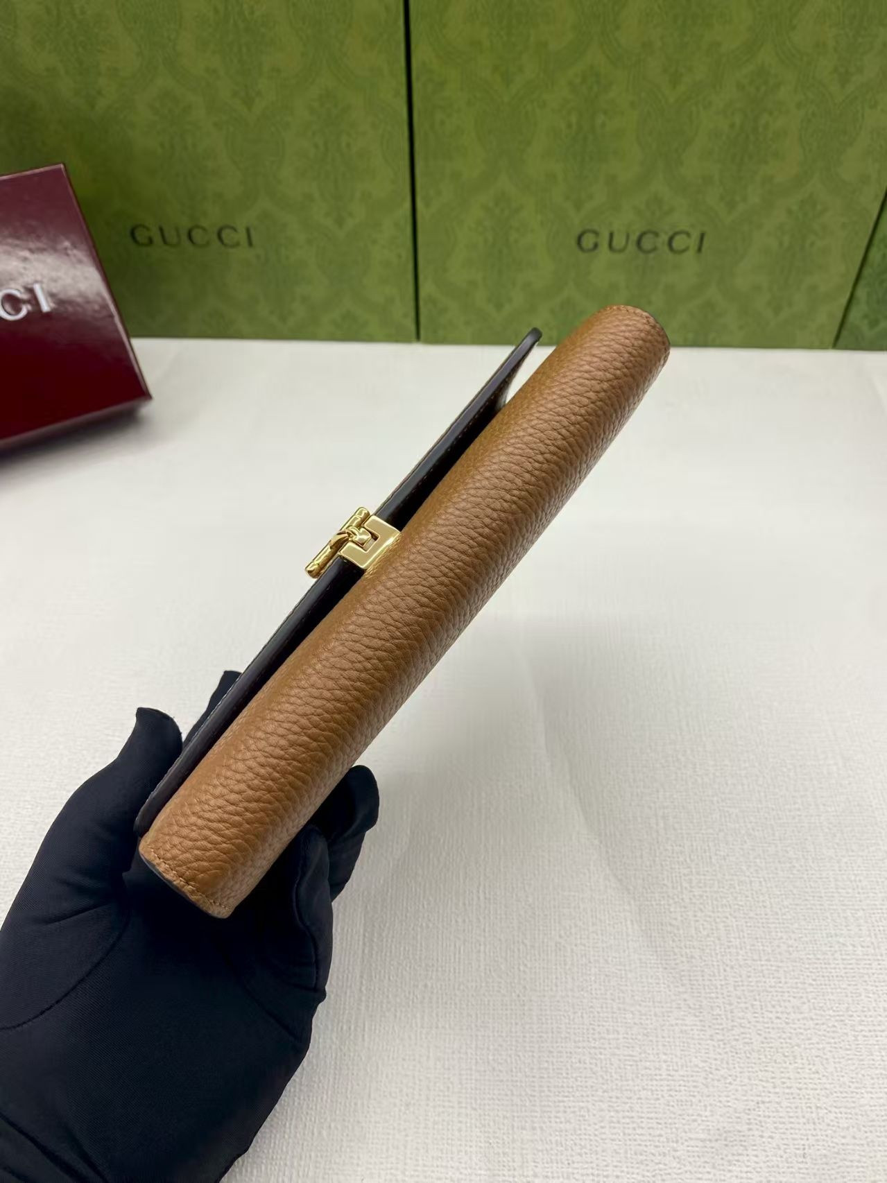 G*u*i Softbit continental wallet 19x10x3.5cm