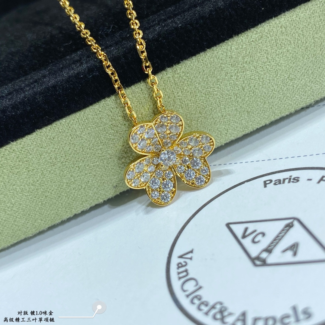 V*N CL*F & Arpels Full diamond clover Necklace