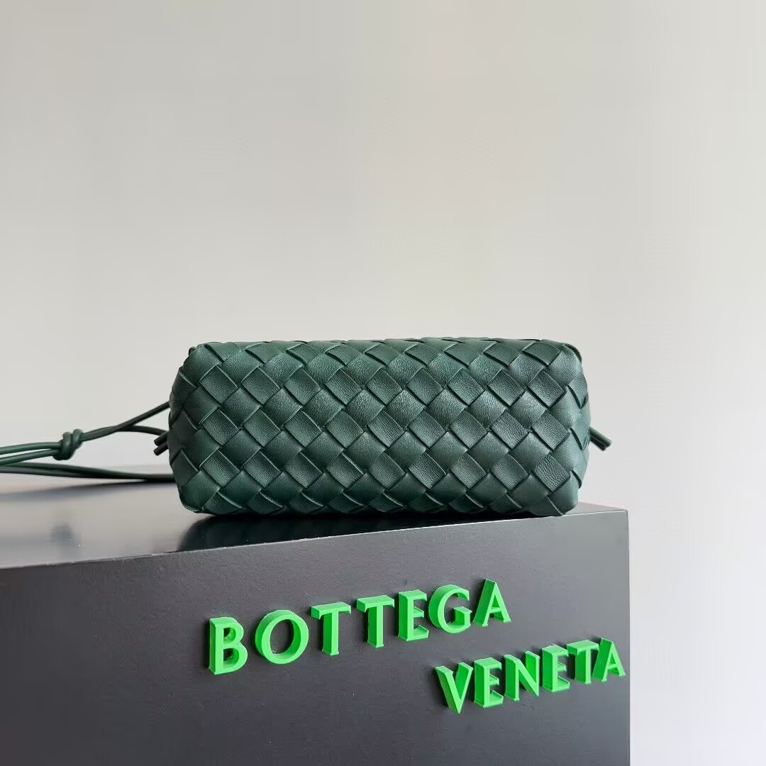 Bo*te*ga Ve*ne*ta Medium Loop Cross-Body Bag 22x15x8cm