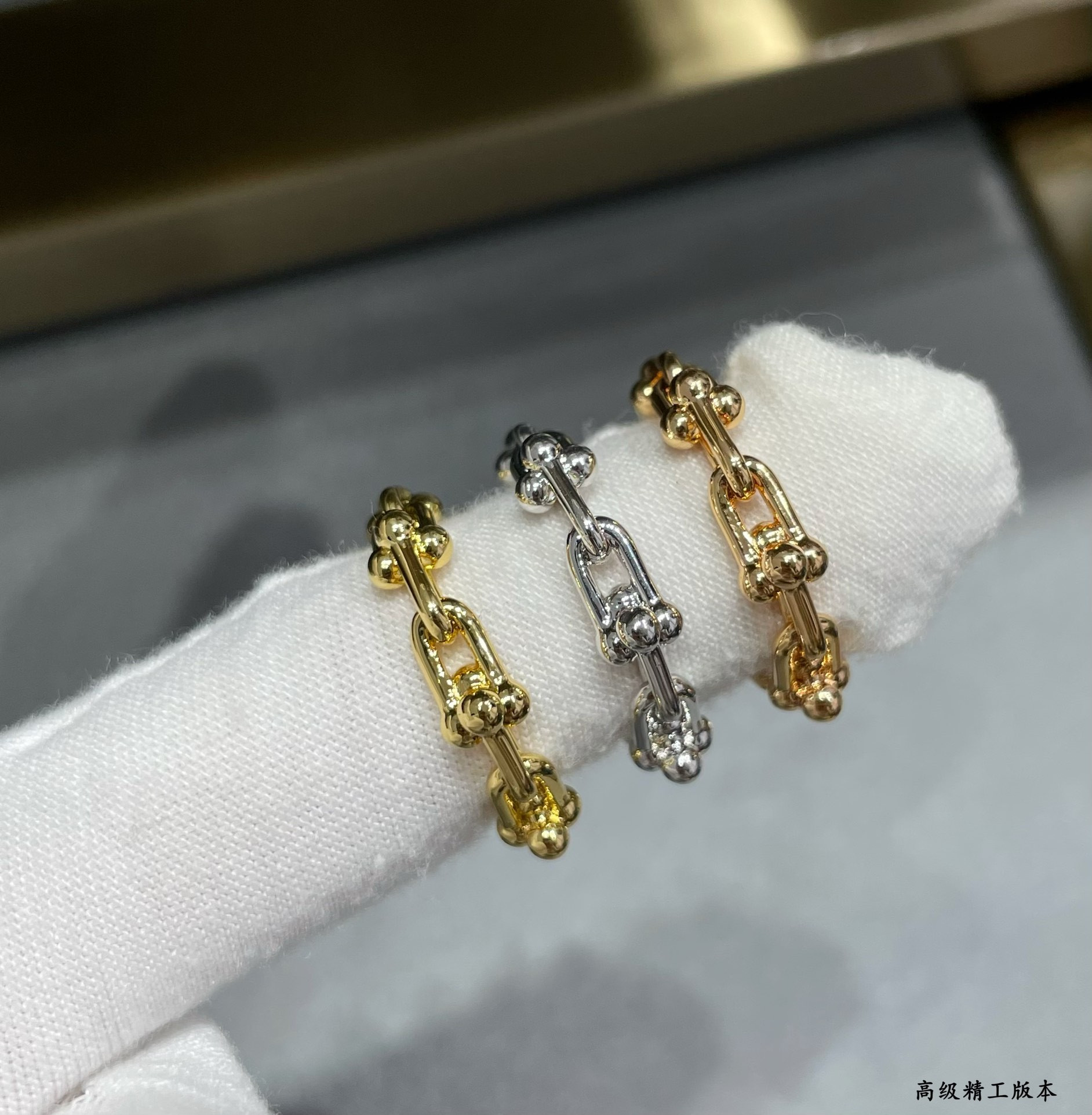 T*f*ny & Co. U-Link Chain Ring