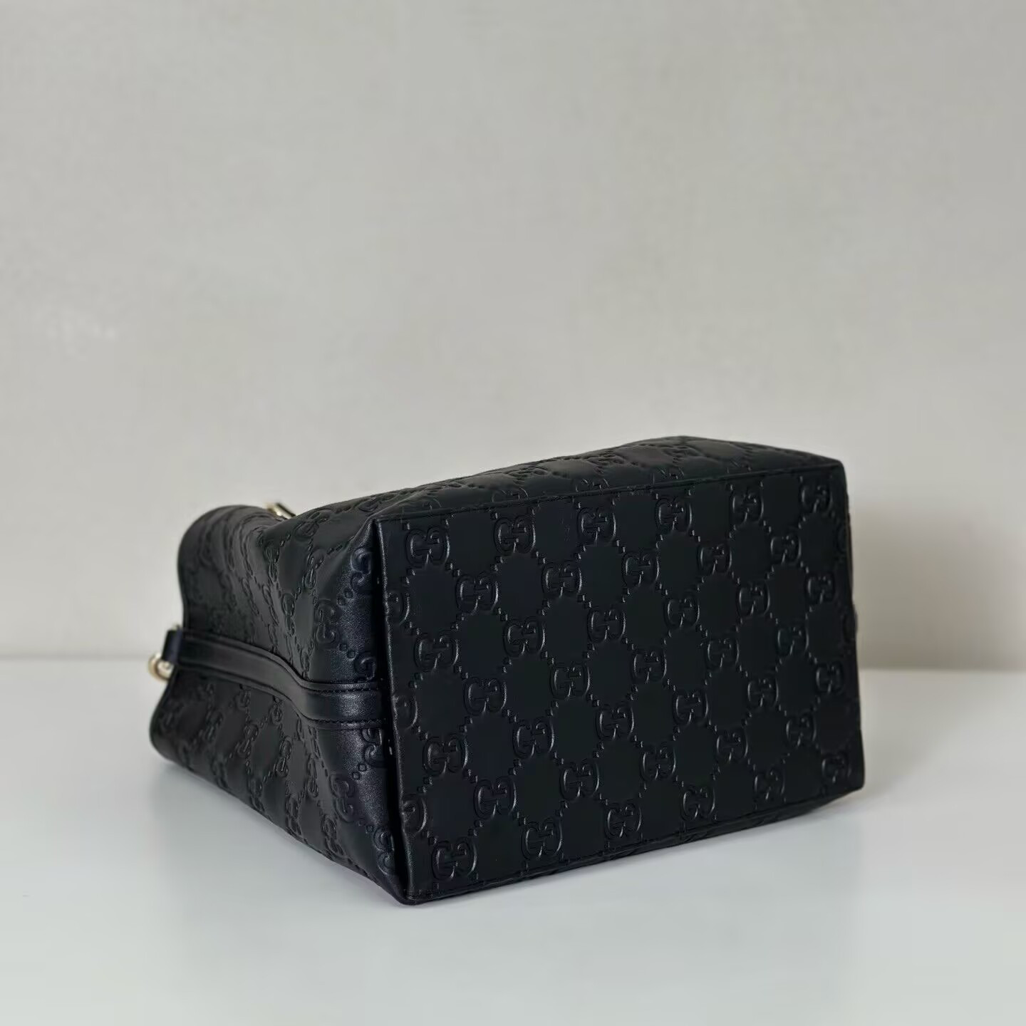 G*u*i GG Emblem Medium Bucket Bag 25x25x15.5cm