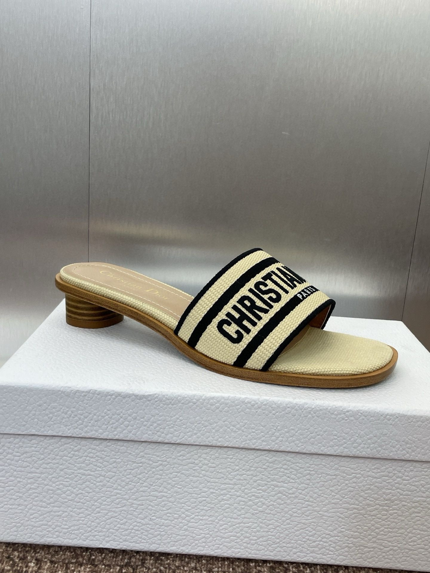 UA D*0r Dway Heeled Slide