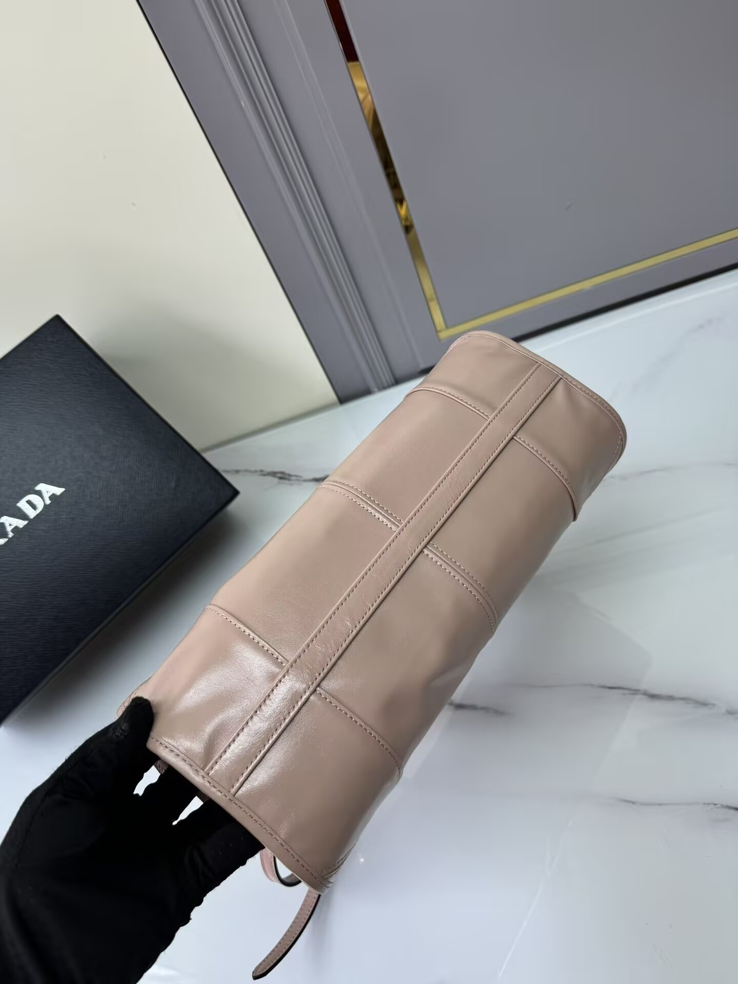 Pra*a Bonnie Medium Leather Handbag 32x15.5x12cm