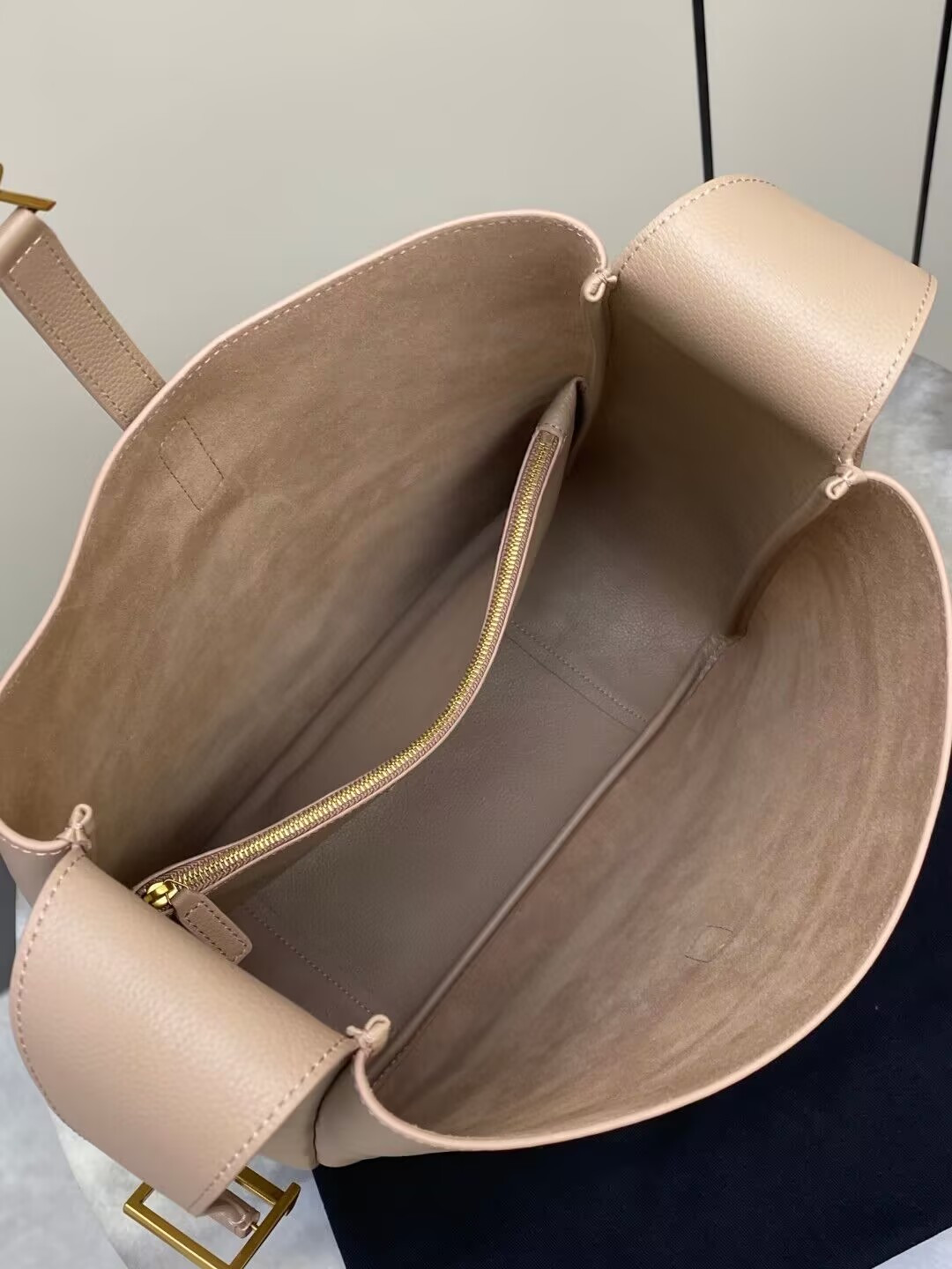 Y*L LE 5 À 7 30 X 31 X 13 CM