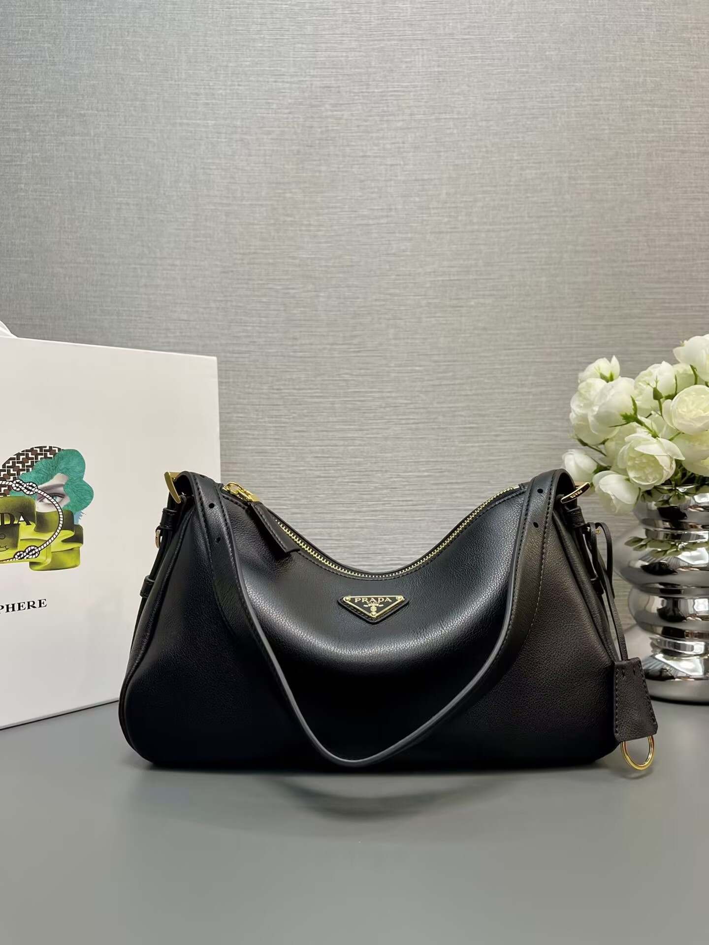 Pra*a Aimée leather shoulder bag 31x18x10cm