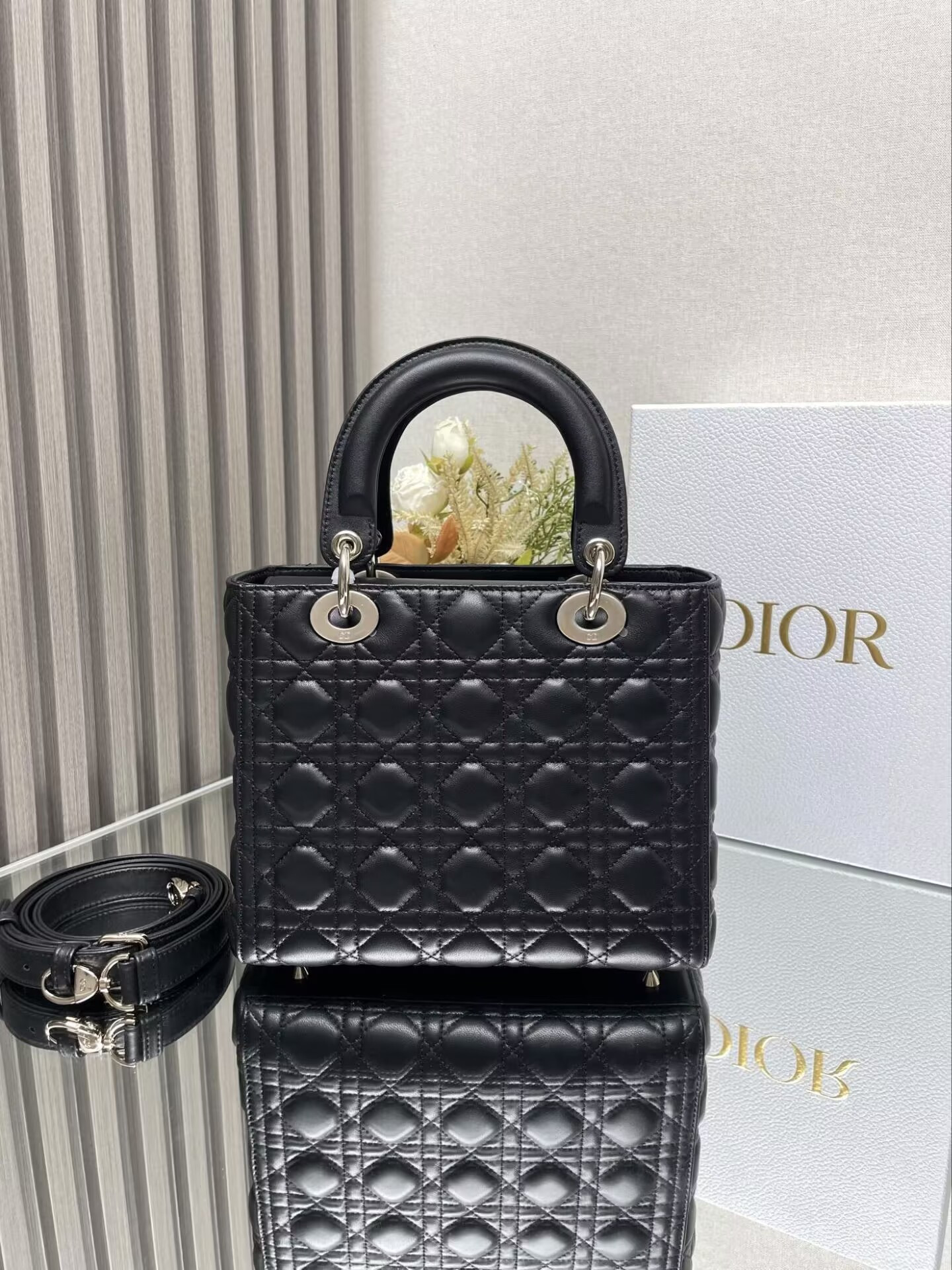 Medium Lady D*0r Bag 24 x 20 x 12 cm
