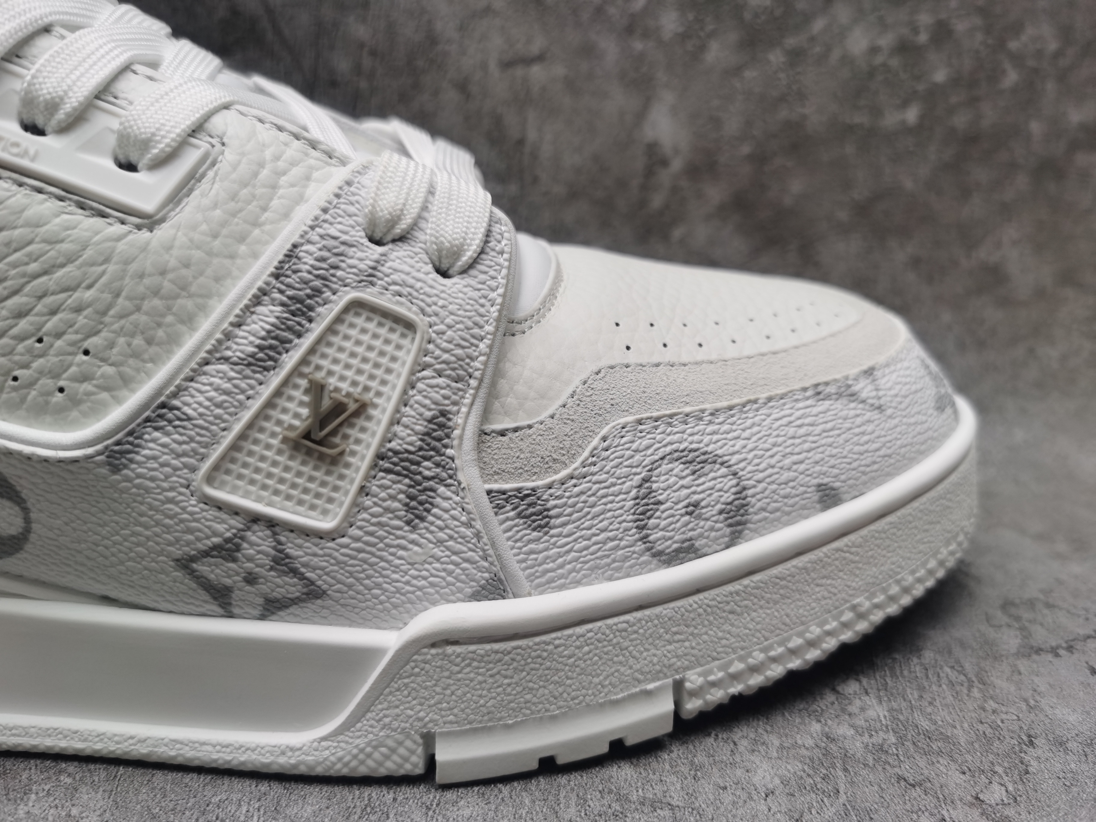 UA LV Trainer Sneaker