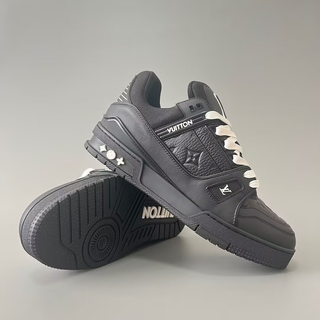 UA L0*is V*t0n LV Trainer Black