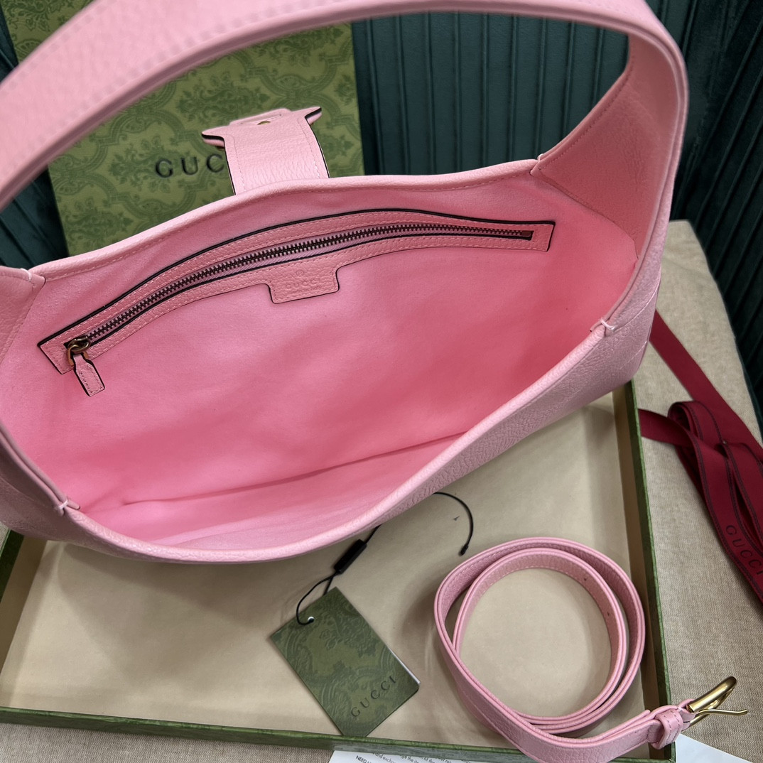 G*u*i Aphrodite medium shoulder 15.3x 15x 8 inches