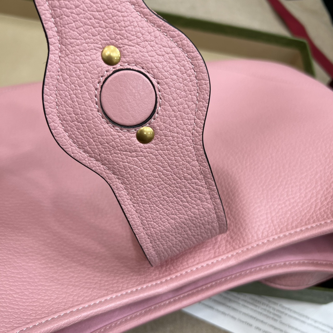 G*u*i Aphrodite medium shoulder 15.3x 15x 8 inches