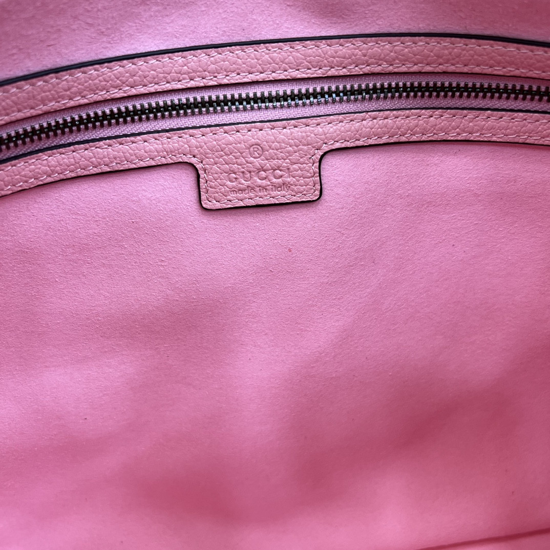 G*u*i Aphrodite medium shoulder 15.3x 15x 8 inches