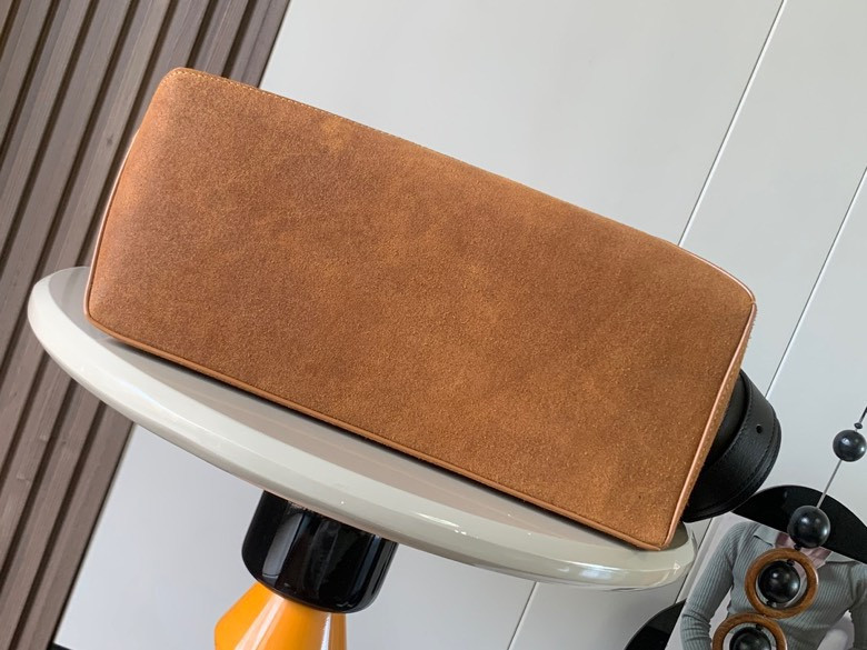 L0ew* Puzzle Edge 36.5 X 23 X 19 CM