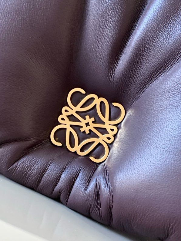 L0ew* Puffer Goya bag 23×17×9CM