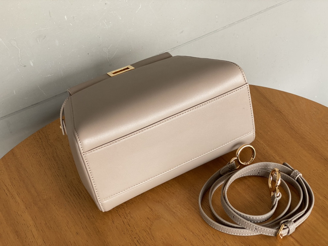 F**di 8315C Peekaboo bag 23x9x20cm